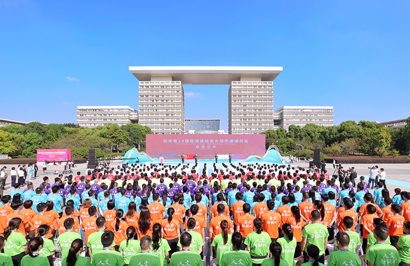 火炬?zhèn)鬟f︱中德的驕傲，傳遞亞運(yùn)火炬——鄭書劍
